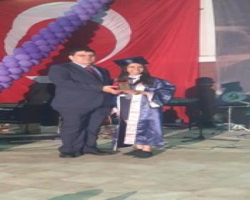 Berova, Sedat Simavi Ve 20 Temmuz Fen Lisesi Mezuniyet Törenlerine Katıldı
