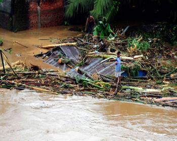 Endonezya'da Sel… Heyelanda 7 Kişi Öldü,  Bazı Eyaletlerde Binlerce Kişi Evlerini Terketmek Zorunda Kaldı