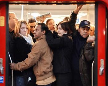 Fransız Kadınları Toplu Taşıma Araçlarından Korkuyor 