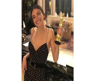Hazar Ergüçlü’Ye  ‘En İyi Kadın Oyuncu’ Ödülü
