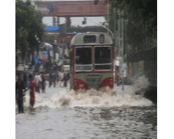Hindistan’da Aşırı Yağışların Bilançosu Artıyor