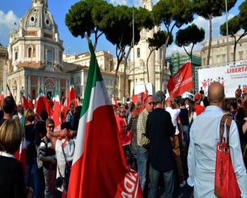 İtalya’Da Kadına Şiddet Protesto Edildi 