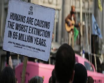 Londra’daki Çevreci İşgal Eyleminde Gözaltı Sayısı Artıyor