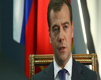 Medvedev Beklenen İmzayı Attı