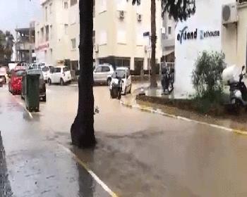 Şiddetli Yağış Girne – Lefkoşa Anayolu Üzerinde Sürücüleri Olumsuz Etkiliyor