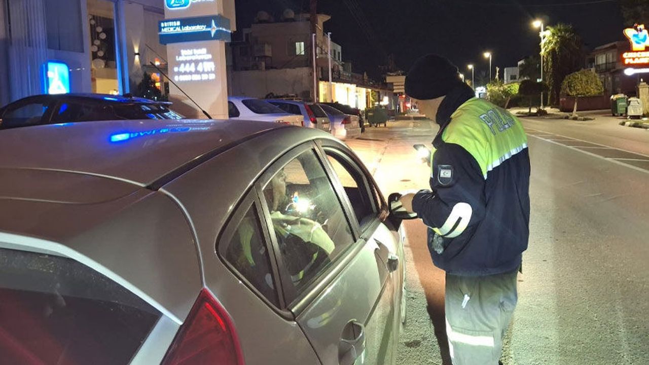 Trafik denetimlerinde 310 sürücü rapor edildi, 15 araç trafikten men edildi