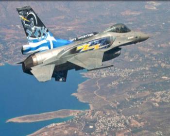 Güney Kıbrıs’Taki 1 Ekim Resmi Geçit Töreninde F-16 Uçakları
