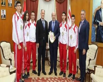 Tatar, Kickboks Federasyonu Başkanı Ve Sporcularını Kabul Etti