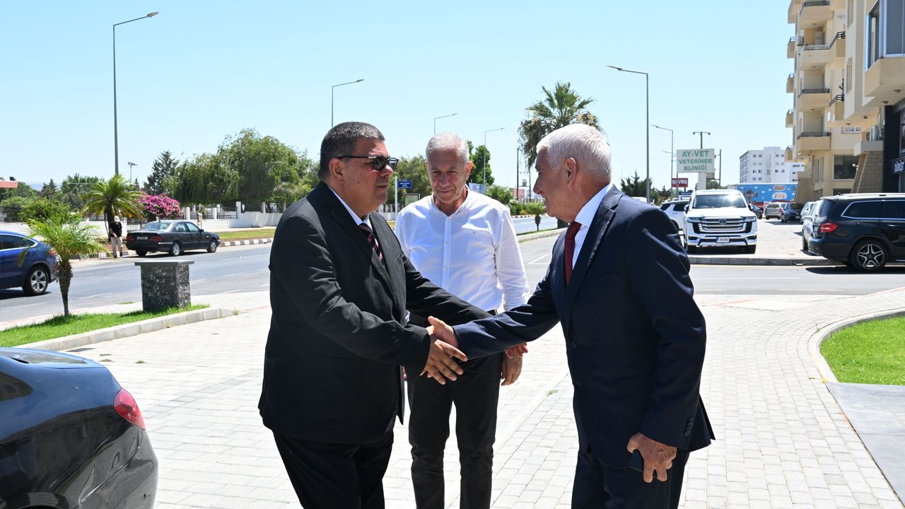 Maliye Bakanı Berova'dan Güzelyurt Belediyesi'ne ziyaret