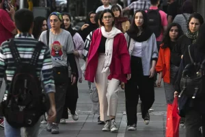 İran’da ahlak polisi uygulamaları azaltıldı: Kadınlar istedikleri gibi giyiniyor