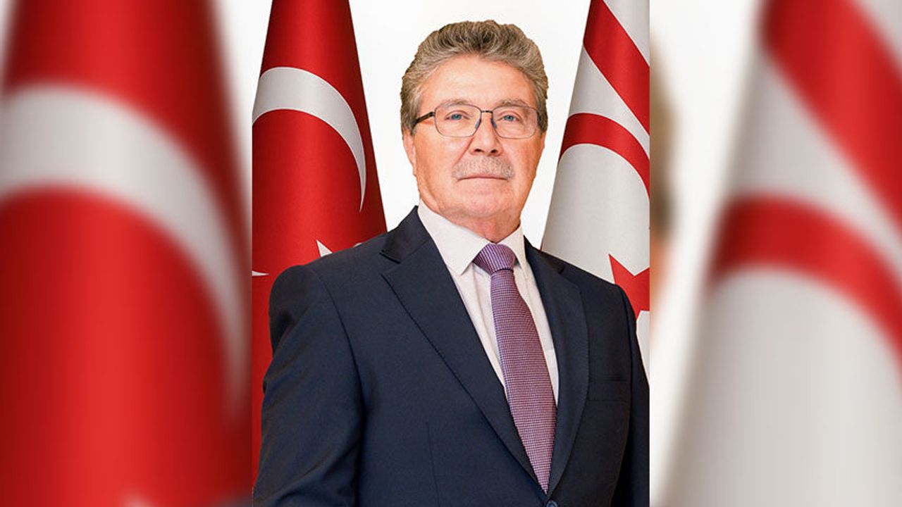 Üstel: Gençlerimizin dünya ile kucaklaşmasına engel olmaya devam ediyorlar