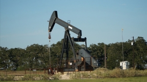 Petrol arz kesintisi endişeleriyle yükseldi