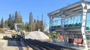 Lefke Tenis Kortlarının çevre düzenlemesi sürüyor